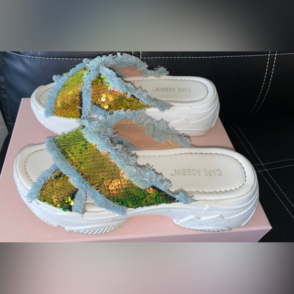 Cape Robbin Chunky White Platform Slides, Golden … - image 3